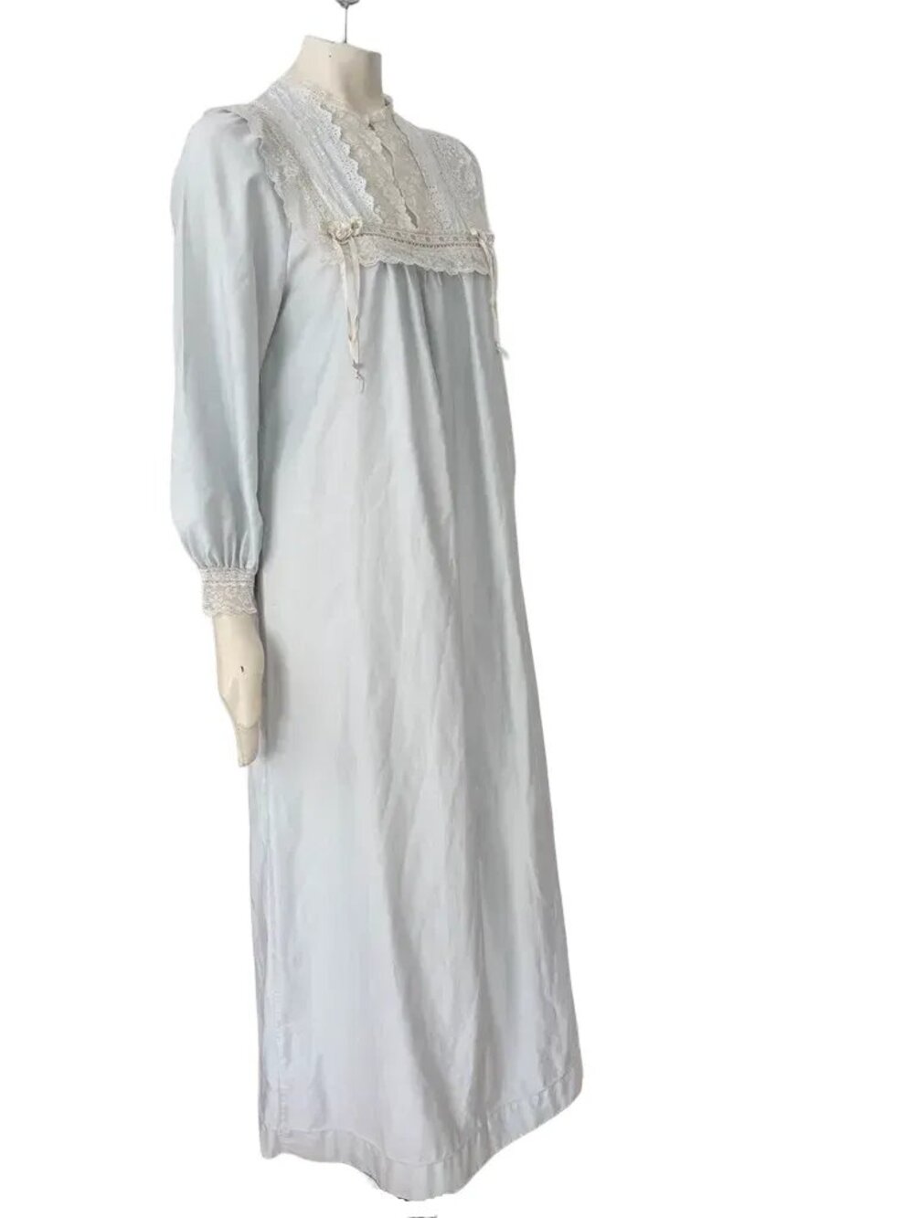 VTG 70s CHRISTIAN DIOR Lace Rosette Nightgown in Baby Blue  SZ M - Picture 6 of 14